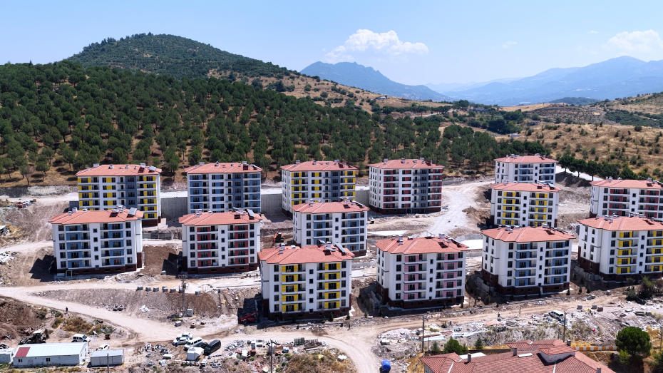Sındırgı Depreminin Bir Yıl Sonrası: Yeniden İnşa Çalışmaları Tamamlanmak Üzere