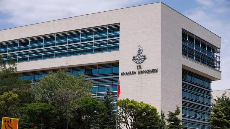 Anayasa Mahkemesi, Cumhurbaşkanlığı kararnamesiyle İletişim Başkanlığı’na verilen yetkiyi iptal etti.