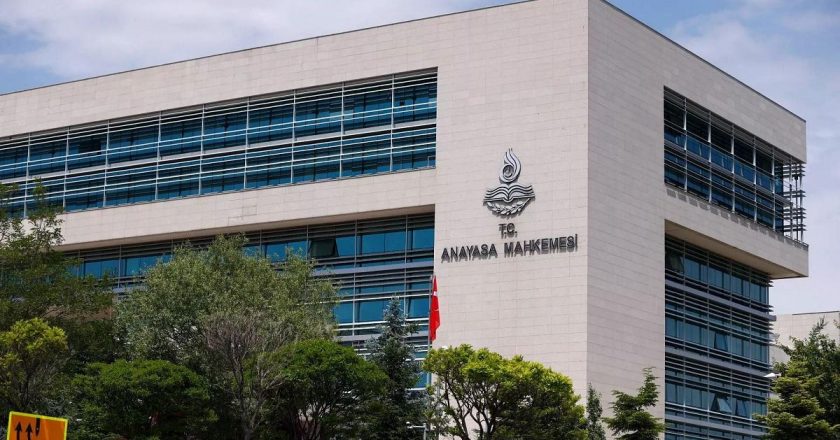 Anayasa Mahkemesi, Cumhurbaşkanlığı kararnamesiyle İletişim Başkanlığı’na verilen yetkiyi iptal etti.