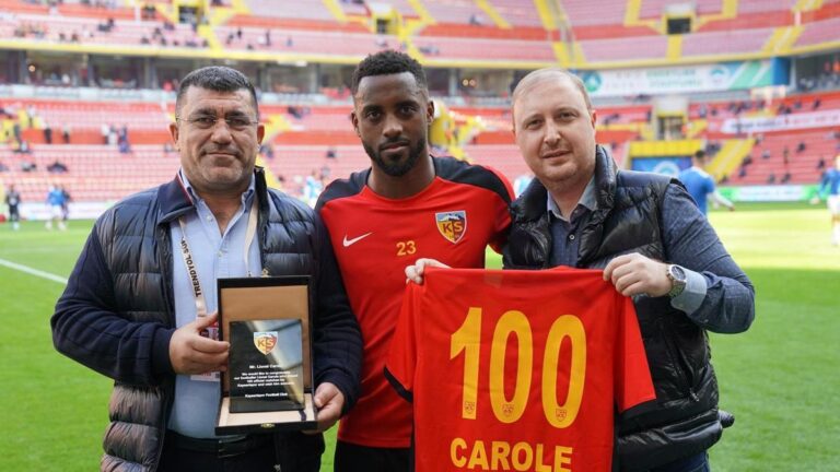 Dördüncü sezonunu Kayserispor'da geçiren Lionel Carole madalya kazandı