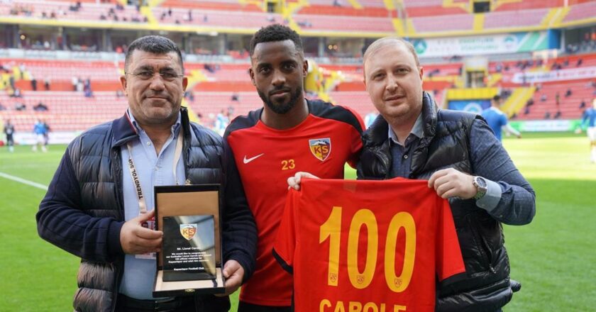 Dördüncü sezonunu Kayserispor'da geçiren Lionel Carole madalya kazandı