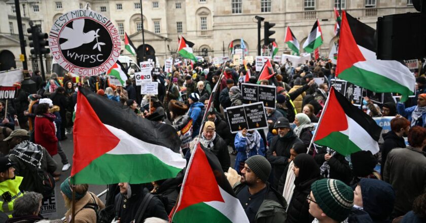 İngiltere’de Filistin’e destek gösterisinde 77 kişi gözaltına alındı