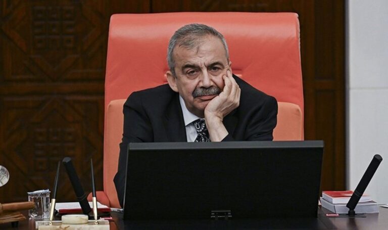 Süreyya Önder’in Süreyy ameliyatı sona erdi: “Kalp, istenen bir seviyede çalışmamak için ameliyathanede tutulacak” – Türkiye haberlerini kırıyor