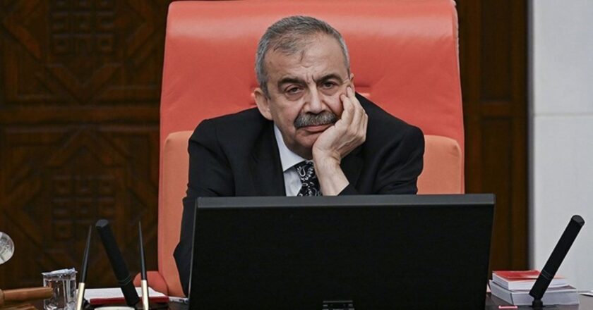 Süreyya Önder’in Süreyy ameliyatı sona erdi: “Kalp, istenen bir seviyede çalışmamak için ameliyathanede tutulacak” – Türkiye haberlerini kırıyor