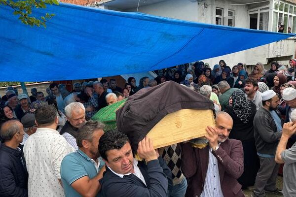 Barin’de, akrabaları ve oğulları tarafından öldürülen çift gömüldü