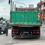 Düzce’de seyir halindeki kamyonun dorse kapağı açıldı, kapağın çarptığı bisikletli yaralandı