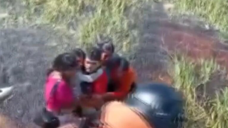 Timsahlarla dolu bir bataklıkta 36 saat bloke edildi