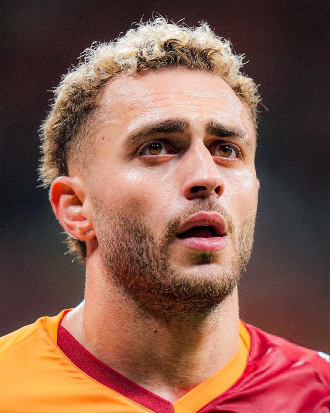 Instagram tarafından paylaşılan şok teklifinden sonra Suudi Arabistan Ligi Neoom takımlarından Galatasaray Baraş Alper Yilmaz'ın adı ... 2