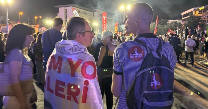 CHP’nin Zeytinburnu eyleminde yurttaşlardan İstanbul İl Başkanı Özgür Çelik’e destek