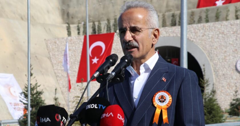 Türkiye’nin dört bir yanını yüksek standartlı yollarla donattık