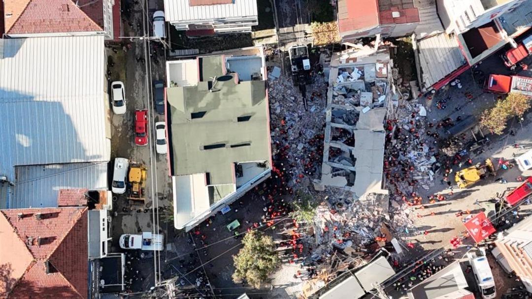 5 kişiden oluşan Bilir ailesi enkaz altında! Gebze 3'te çöken binayla ilgili korkunç iddia