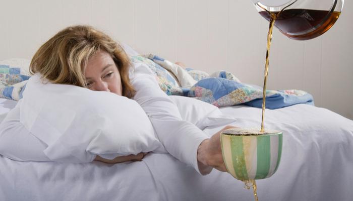 Kahvesiz uyanamam diyenler dikkat! Aşırı kahve tüketmenin zararları: Bu uyarılar tehlikeyi işaret ediyor olabilir…