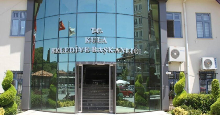 Kula’da CHP’li iki meclis üyesi partisinden istifa etti – Son Dakika Siyaset Haberleri